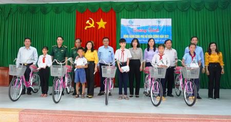 Long An, Trà Vinh: Thực hiện chương trình "Đồng hành cùng phụ nữ biên cương" năm 2022