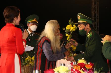 Phát huy truyền thống anh hùng, quyết tâm hoàn thành xuất sắc nhiệm vụ quản lý, bảo vệ chủ quyền, an ninh biên giới quốc gia