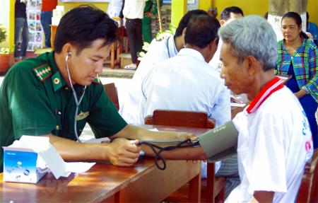 Ân tình người “Mẹ hiền áo trắng”