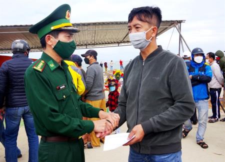 BĐBP Quảng Nam: Kịp thời thăm hỏi, hỗ trợ gia đình nạn nhân vụ chìm tàu tại Cửa Đại
