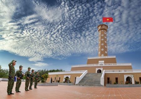 Uy nghi những cột cờ Tổ quốc - Biểu tượng thiêng liêng của chủ quyền lãnh thổ trên phên dậu Tổ quốc