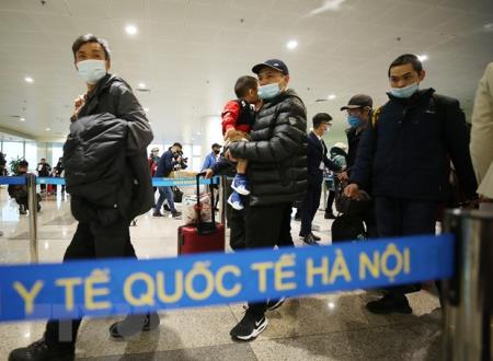 Tổ chức các chuyến bay đón người Việt về nước theo đúng quy định