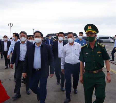 Thủ tướng Chính phủ Phạm Minh Chính khảo sát thực địa vịnh Vân Phong