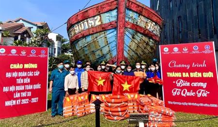 Thổi bùng lên ngọn lửa tình yêu biển, đảo qua Chương trình “Tháng Ba biên giới”