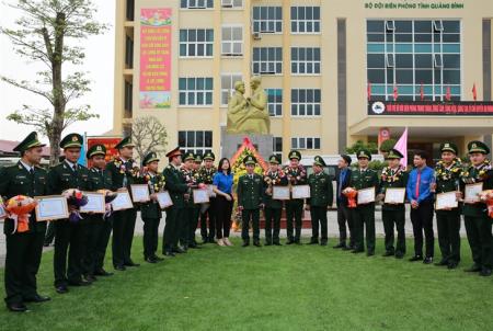 Lấp lánh sao xanh trên biên giới