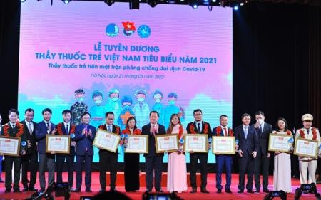 "Mỗi thầy thuốc trẻ là một bông hoa đẹp về trách nhiệm với đồng bào"