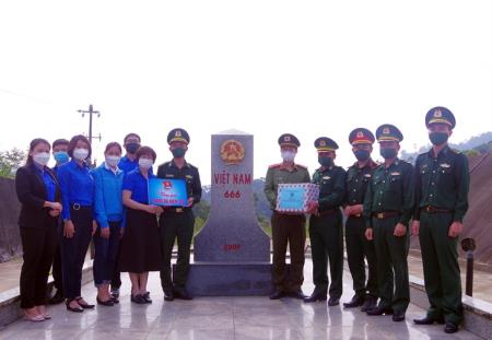 Tháng Ba biên giới