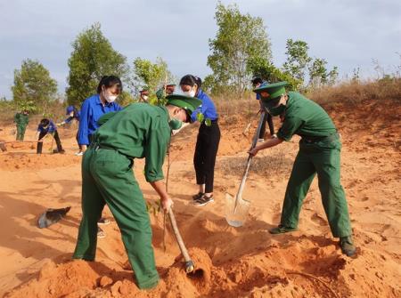 Góp sức trẻ dựng xây đất nước và cống hiến cho cộng đồng