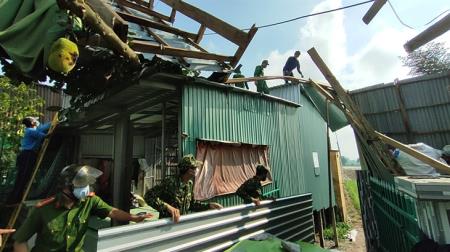 Kịp thời giúp dân khắc phục hậu quả thiên tai
