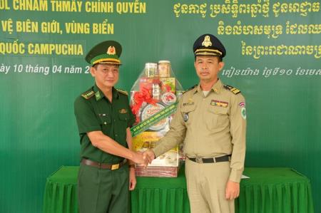 BĐBP Kiên Giang chúc Tết lực lượng vũ trang Campuchia