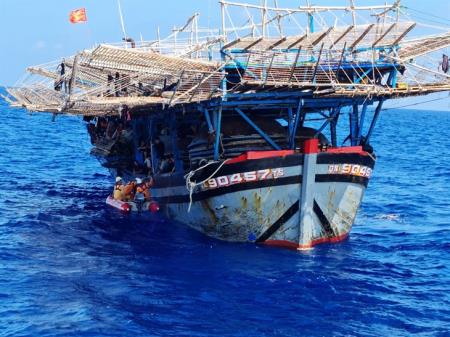 Hệ lụy “lên đời” máy tàu đánh cá (bài 2)