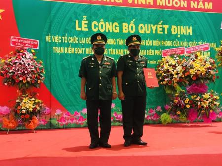 Công bố quyết định tổ chức lại Đồn Biên phòng Tân Bình thành Đồn Biên phòng cửa khẩu Quốc tế Tân Nam