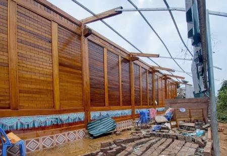 Điện Biên: Giông lốc, mưa lớn khiến nhiều nhà dân bị hư hại