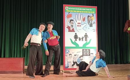 Thăng hoa trên sân khấu quần chúng