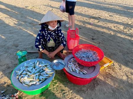Bình minh ở “làng góa phụ”