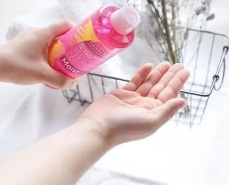 Một số lợi ích của nước tẩy trang và bí kíp tẩy trang đúng cách