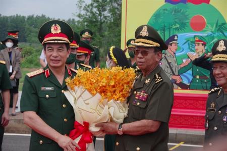 Chương trình Giao lưu hữu nghị Quốc phòng biên giới Việt Nam - Campuchia lần thứ nhất thành công tốt đẹp