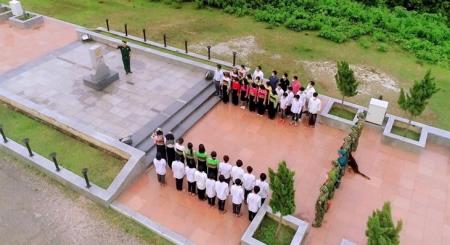 Nâng cao hiểu biết pháp luật cho học sinh vùng biên qua mô hình “Tiết học biên cương”
