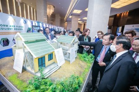 Xây dựng nhà an toàn cho các hộ dân dễ bị tổn thương trong bão, lũ