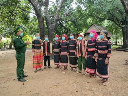 Giúp dân bằng tất cả tình thương và trách nhiệm