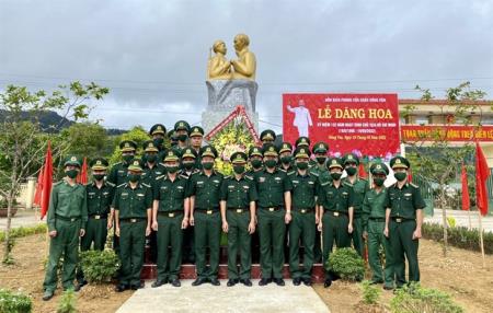 Ta gác cho Người, Người gác cả non sông