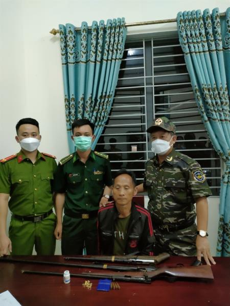 Bắt đối tượng buôn bán ma túy sử dụng vũ khí nóng