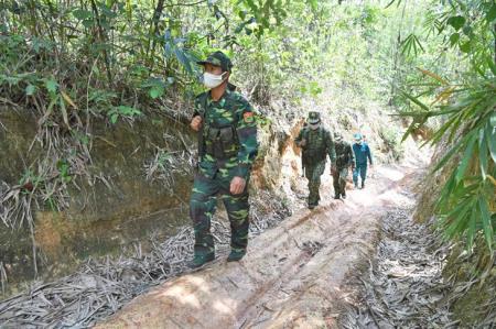 Chung tay giữ vững màu xanh biên cương