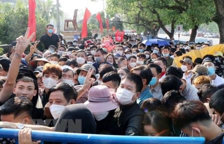 Hàng ngàn người xếp hàng sớm mua vé trận U23 Việt Nam-U23 Indonesia