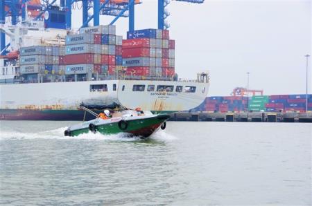 Trấn áp các loại tội phạm, duy trì an ninh, trật tự ở khu vực biên giới biển, cửa khẩu cảng