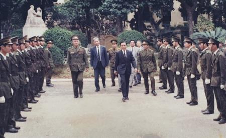 Trung tướng Trần Linh: “Tôi trân trọng những tháng ngày mang quân hàm xanh”