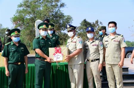 Chung tay xây dựng, bảo vệ biên giới hòa bình, hữu nghị