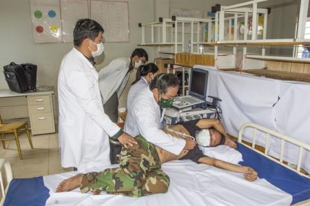 Tổ chức khám chữa bệnh cho người dân Campuchia