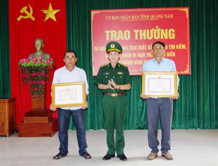 Quảng Nam: Khen thưởng ngư dân cứu 5 người trong vụ chìm tàu tại vùng biển Thăng Bình