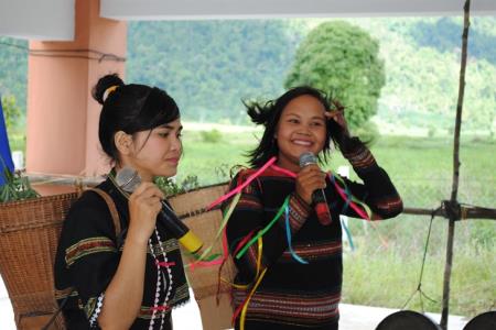 Để sắc màu thổ cẩm của người Ê Đê còn mãi