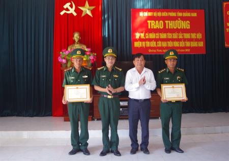 Khen thưởng các tập thể, cá nhân có thành tích xuất sắc trong thực hiện nhiệm vụ cứu hộ, cứu nạn