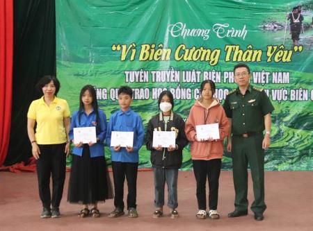 Nhiều hoạt động thiết thực tại Chương trình “Vì biên cương thân yêu”