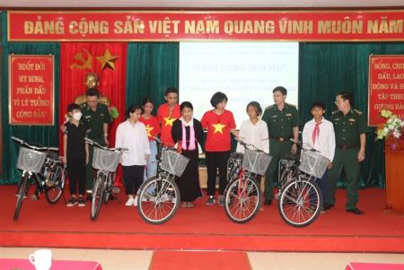 Hướng về biên cương thân yêu bằng những việc làm thiết thực