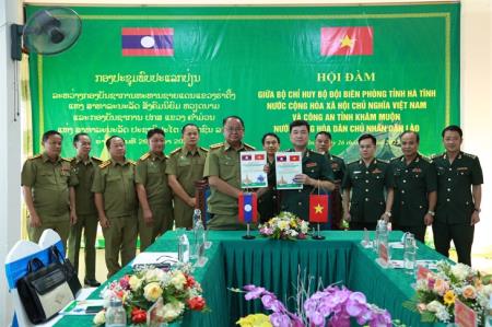 Bộ Chỉ huy BĐBP Hà Tĩnh hội đàm với Công an tỉnh Bô Ly Khăm Xay và Khăm Muộn (Lào)