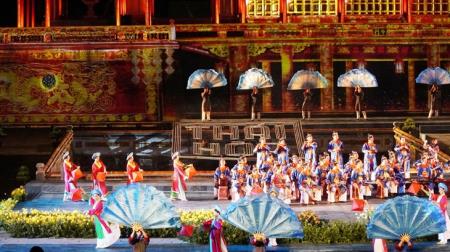 Tưng bừng đêm khai màn tuần lễ Festival Huế 2022