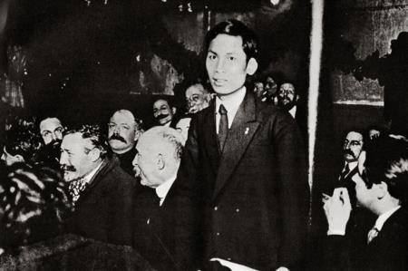 Nguyễn Ái Quốc - Hồ Chí Minh: “Người đi tìm hình của nước”