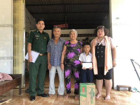 Hội Phụ nữ BĐBP Bà Rịa - Vũng Tàu nhận đỡ đầu 2 trẻ mồ côi tại huyện Côn Đảo