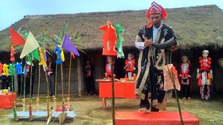 Ruộng bậc thang và nghi lễ cầu mùa của người Dao đỏ