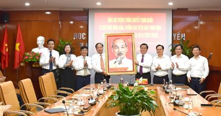 Đồng chí Nguyễn Trọng Nghĩa thăm và làm việc tại Học viện Báo chí và Tuyên truyền