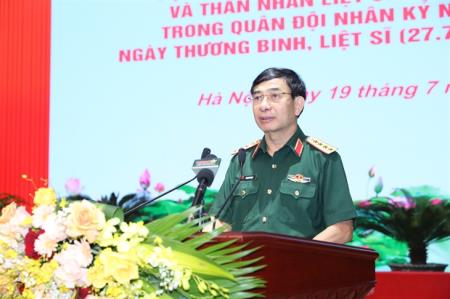 Gặp mặt đại biểu người có công và thân nhân liệt sĩ tiêu biểu trong quân đội
