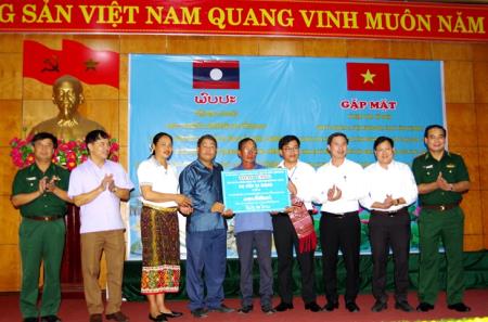 Hà Tĩnh: Sơ kết 8 năm ký kết nghĩa bản-bản hai bên biên giới