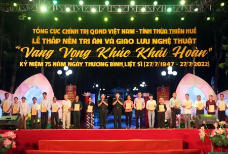Xúc động đêm tri ân “Vang vọng khúc khải hoàn”