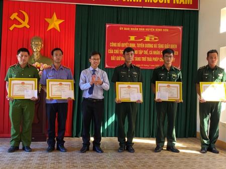 Khen thưởng đột xuất thành tích đấu tranh phòng, chống tội phạm ma túy