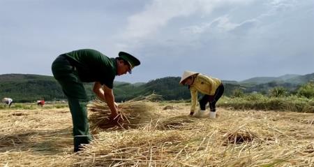 Đảng viên biên phòng giúp dân phát triển kinh tế