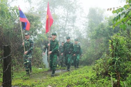 Xung kích vì biên cương giàu mạnh