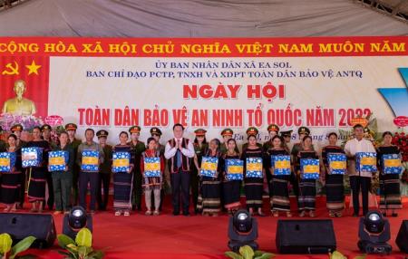 Đồng chí Nguyễn Trọng Nghĩa dự Ngày hội toàn dân bảo vệ an ninh tổ quốc tại Đắk Lắk